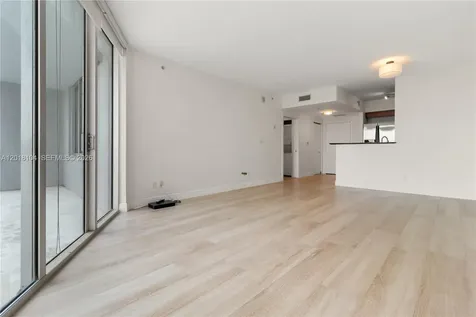 325 S Biscayne Miami FL 33131