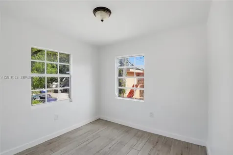 1035 NW 5th Street Miami FL 33128