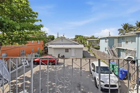 1035 NW 5th Street Miami FL 33128