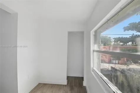 1035 NW 5th Street Miami FL 33128