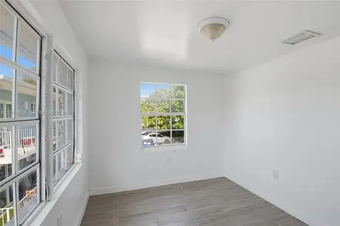 1035 NW 5th Street Miami FL 33128