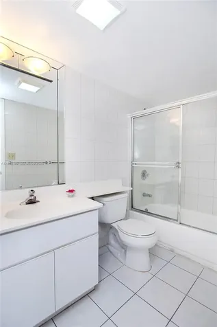 2555 Collins Avenue Miami Beach FL 33140