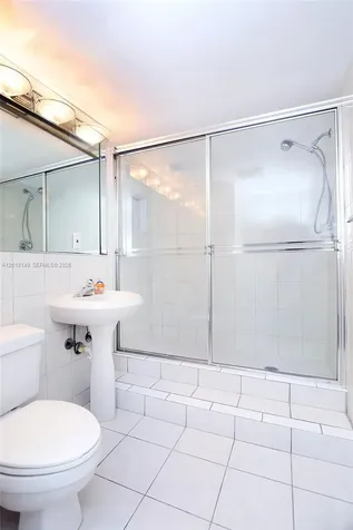 2555 Collins Avenue Miami Beach FL 33140