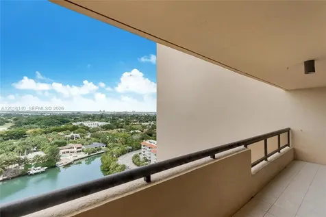 2555 Collins Avenue Miami Beach FL 33140