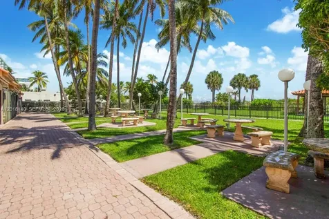 2555 Collins Avenue Miami Beach FL 33140