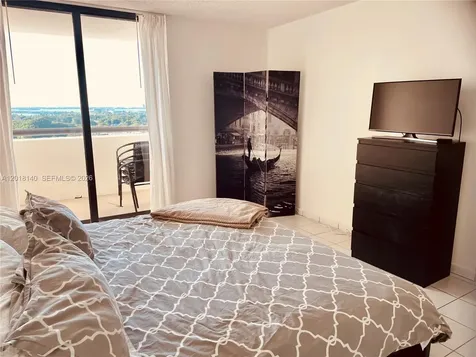 2555 Collins Avenue Miami Beach FL 33140