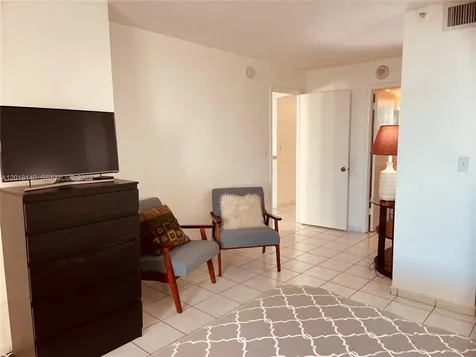 2555 Collins Avenue Miami Beach FL 33140