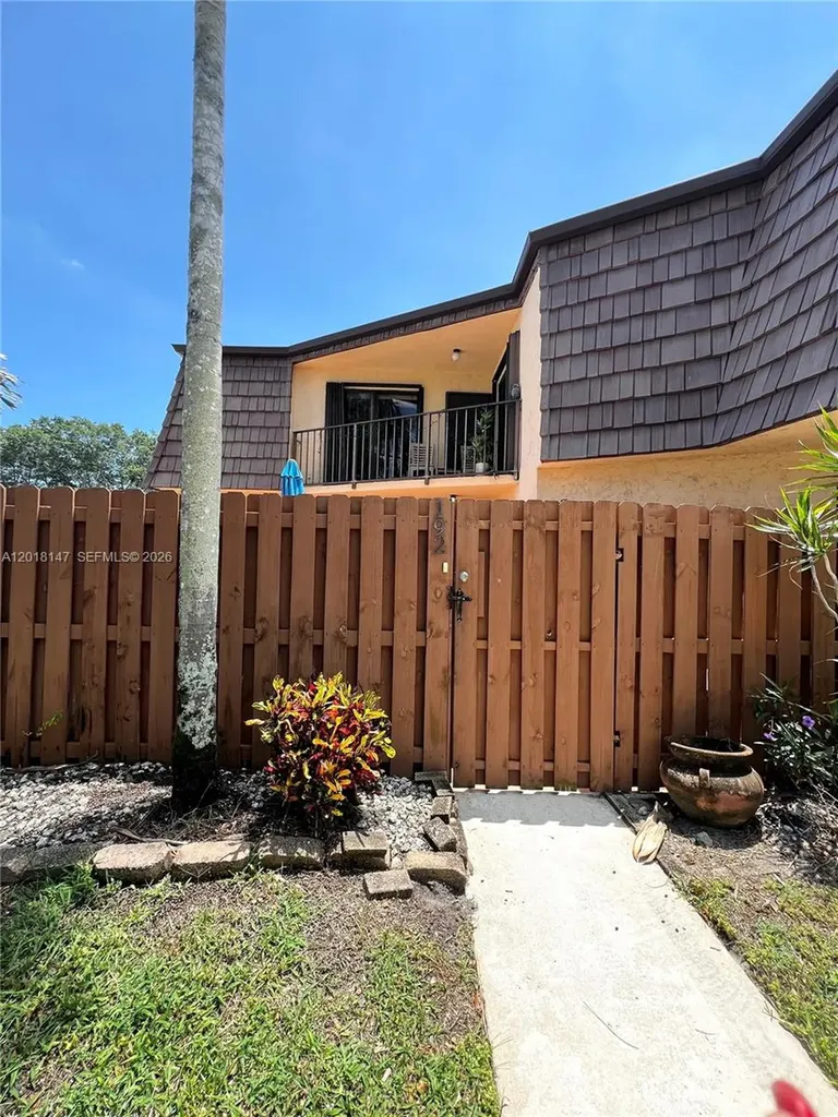 192 Springdale Circle Palm Springs FL 33461