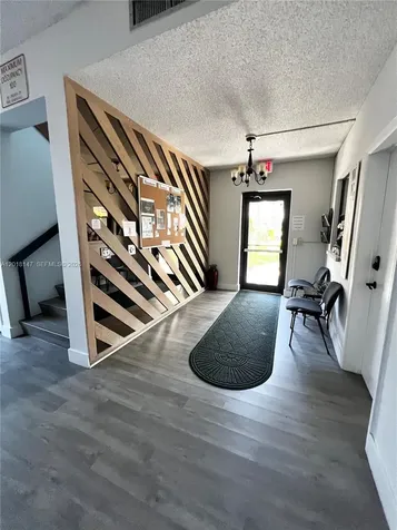 192 Springdale Circle Palm Springs FL 33461