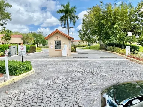 365 SW 86th Avenue Pembroke Pines FL 33025