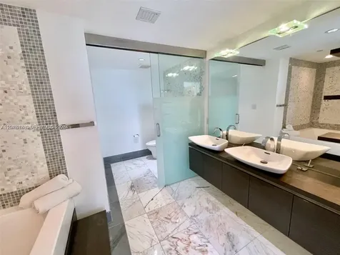 200 Biscayne Boulevard Way Miami FL 33131