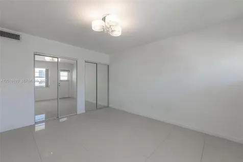 525 Meridian Avenue Miami Beach FL 33139