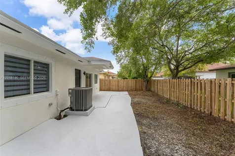 211 SW 15th Terrace Homestead FL 33030