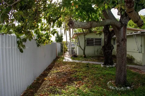 5349 W 14th Lane Hialeah FL 33012