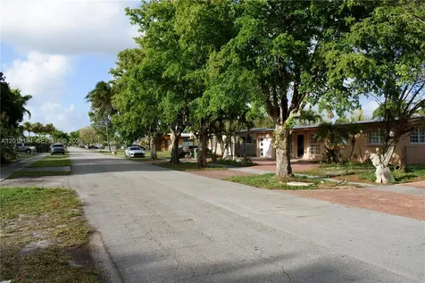 5349 W 14th Lane Hialeah FL 33012