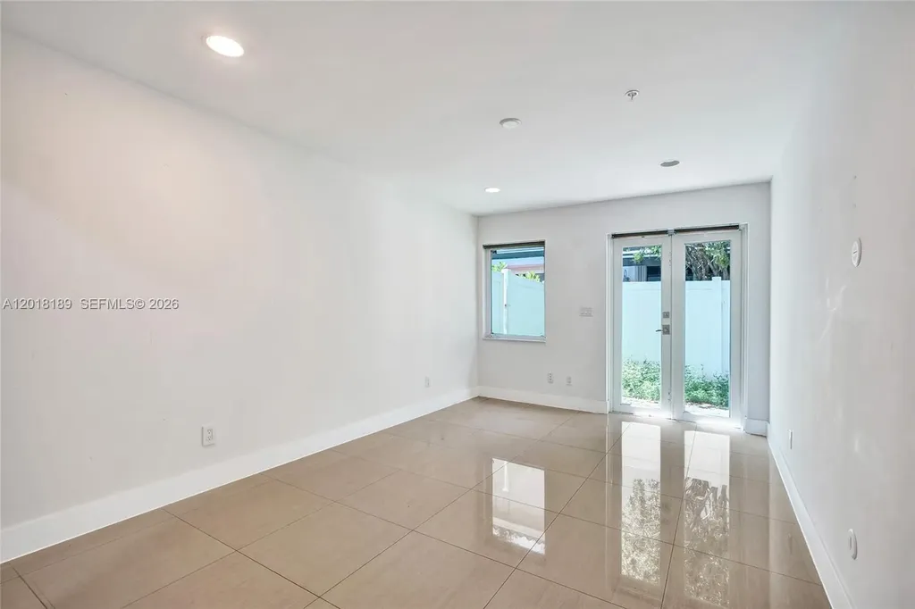 820 NE 7th Street Fort Lauderdale FL 33304