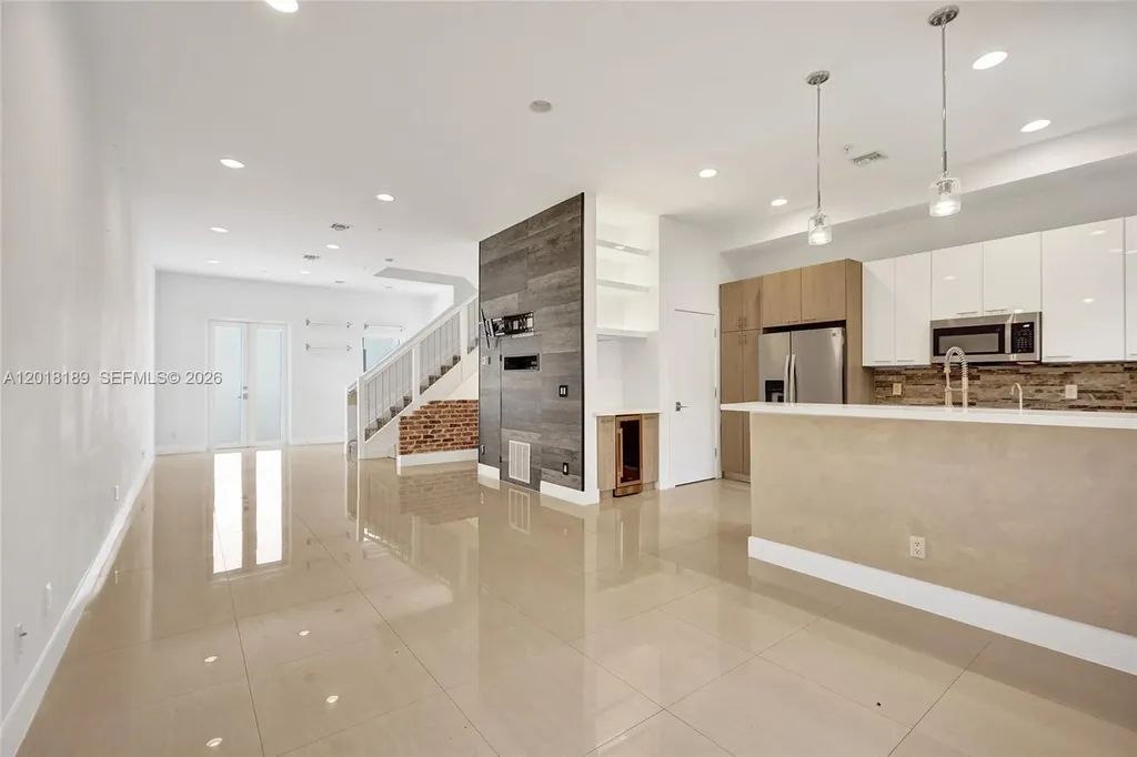 820 NE 7th Street Fort Lauderdale FL 33304