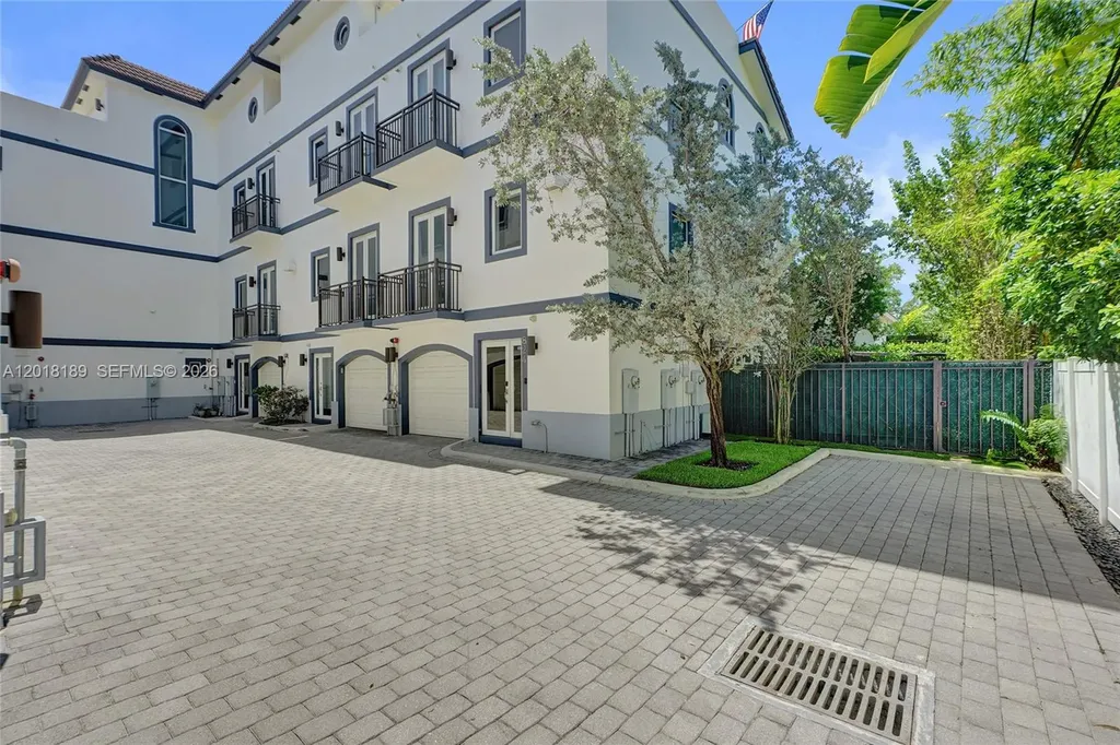 820 NE 7th Street Fort Lauderdale FL 33304
