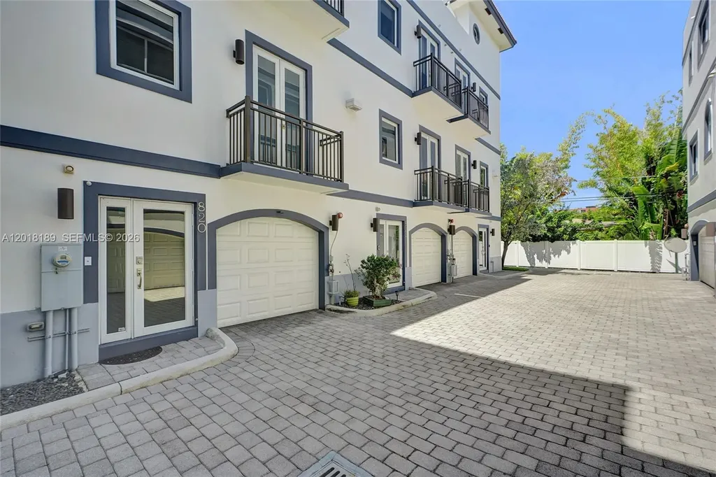 820 NE 7th Street Fort Lauderdale FL 33304