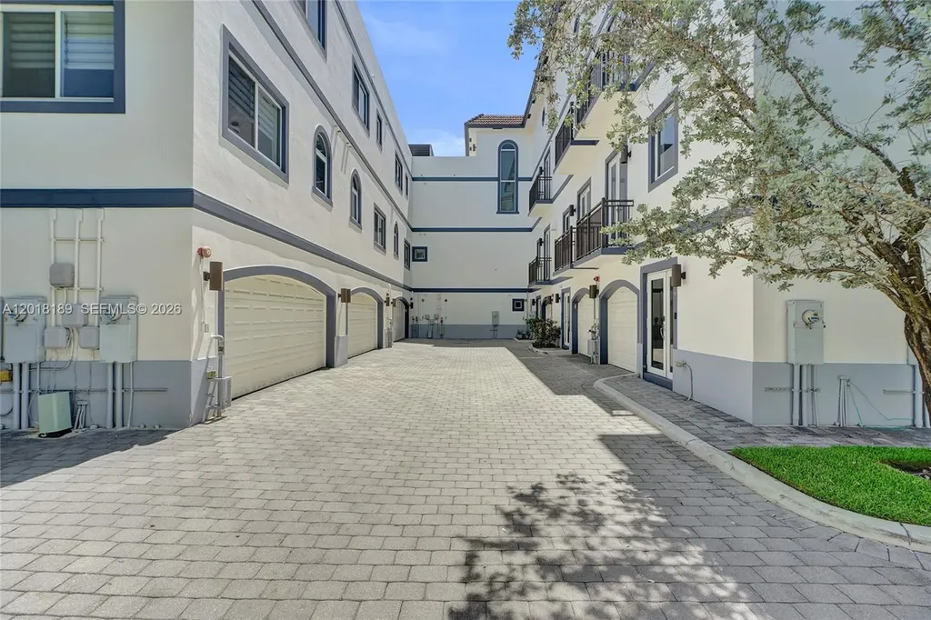 820 NE 7th Street Fort Lauderdale FL 33304