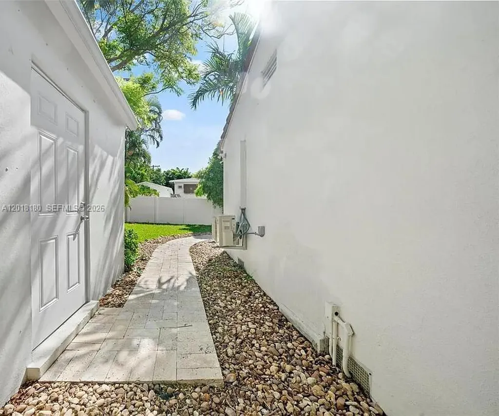 1617 NE 3rd Court Fort Lauderdale FL 33301
