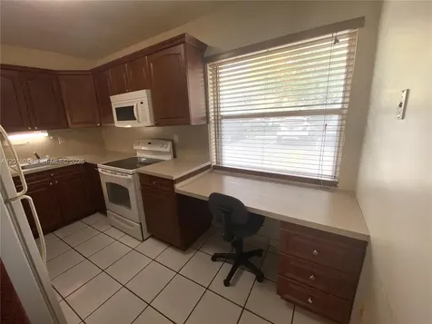 1590 W 46th Street Hialeah FL 33012