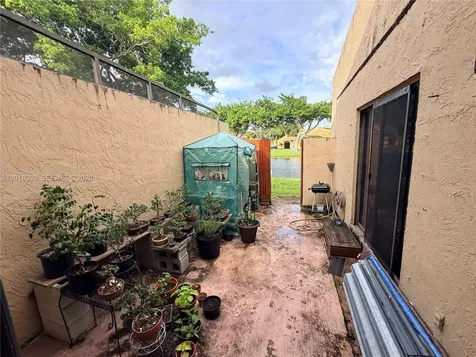 Pembroke Pines FL 33024