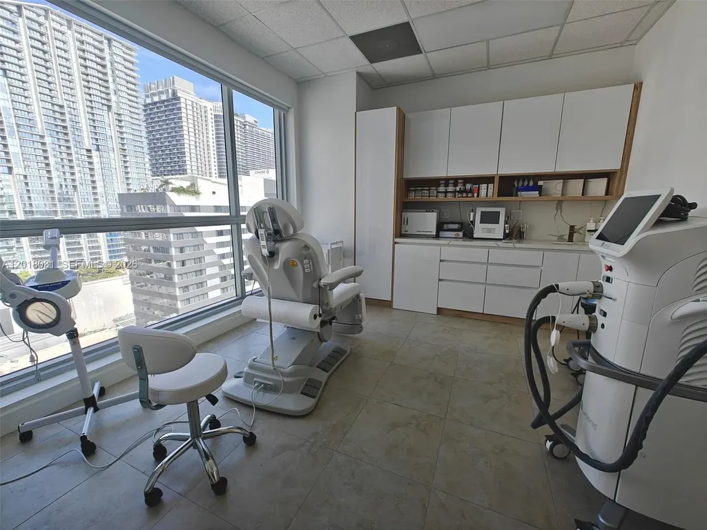 175 SW 7th Street Miami FL 33130