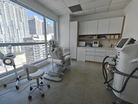 175 SW 7th Street Miami FL 33130