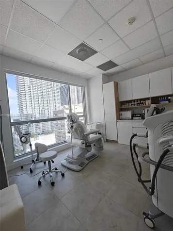 175 SW 7th Street Miami FL 33130