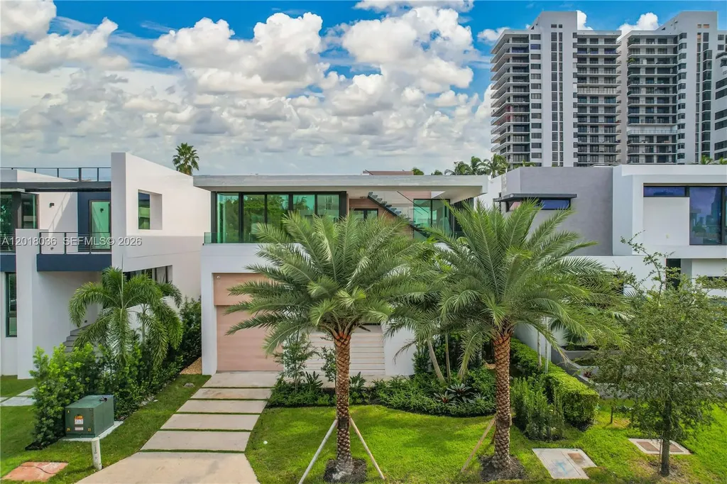 1092 N Venetian Drive Miami FL 33139