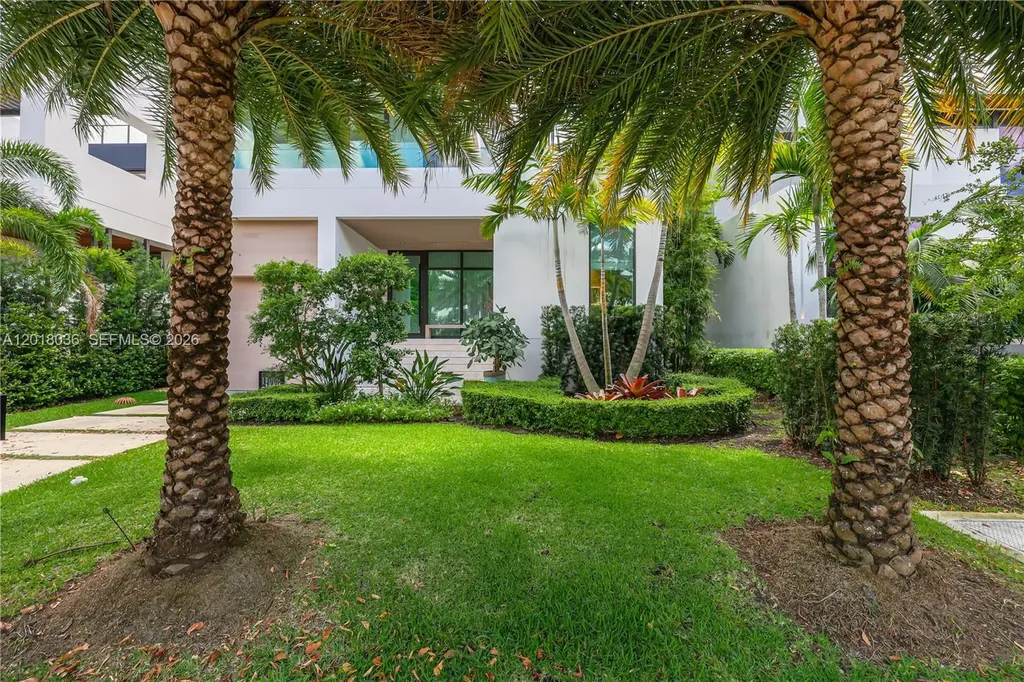 1092 N Venetian Drive Miami FL 33139
