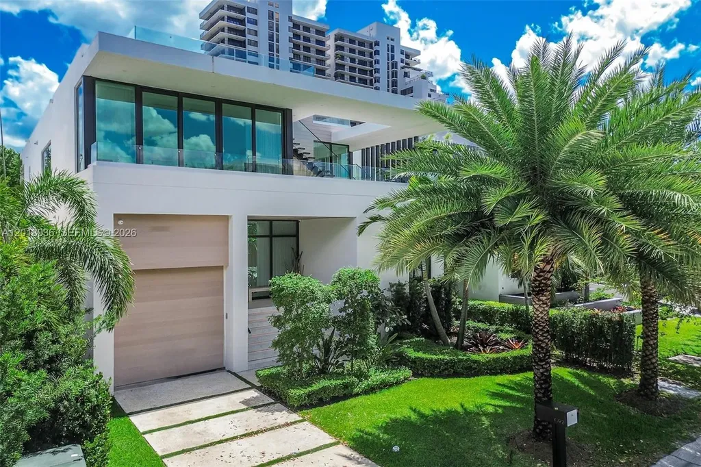 1092 N Venetian Drive Miami FL 33139