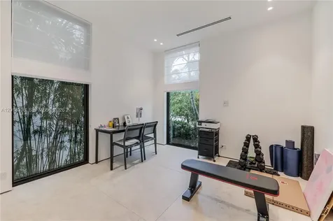 1092 N Venetian Drive Miami FL 33139