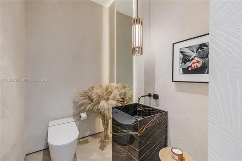 1092 N Venetian Drive Miami FL 33139