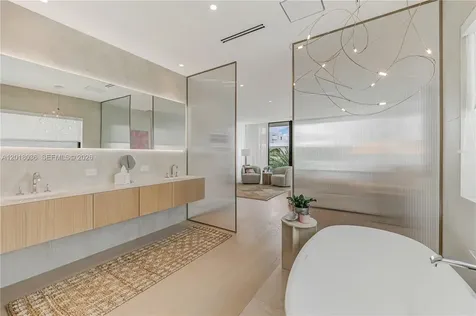 1092 N Venetian Drive Miami FL 33139