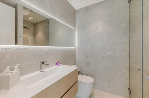 1092 N Venetian Drive Miami FL 33139