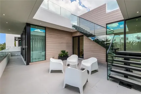 1092 N Venetian Drive Miami FL 33139