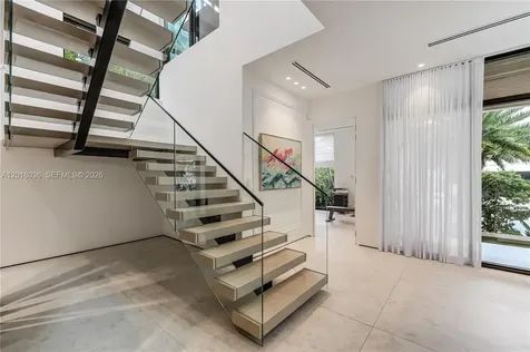 1092 N Venetian Drive Miami FL 33139