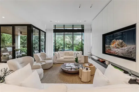1092 N Venetian Drive Miami FL 33139
