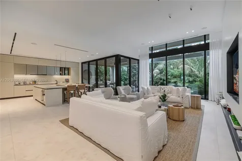 1092 N Venetian Drive Miami FL 33139