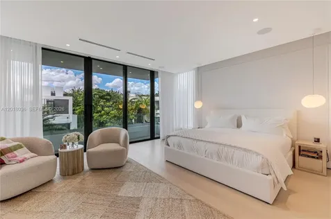 1092 N Venetian Drive Miami FL 33139