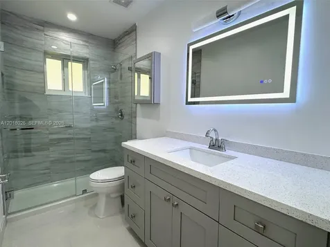 105-107 NE 30th Court Wilton Manors FL 33334
