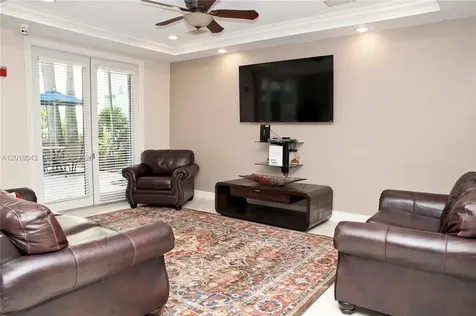 533 NE 3rd Avenue Fort Lauderdale FL 33301