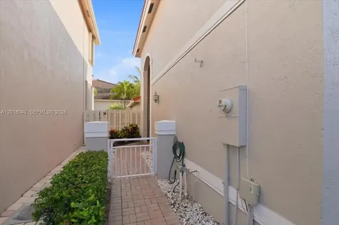 1135 Oysterwood Street Hollywood FL 33019