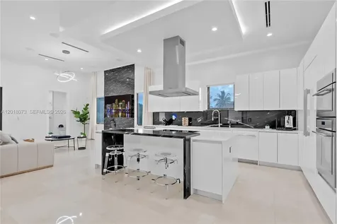 320 SW 125th Avenue Miami FL 33184