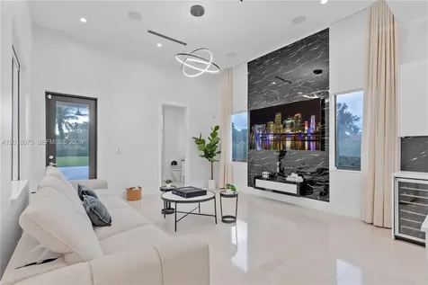 320 SW 125th Avenue Miami FL 33184