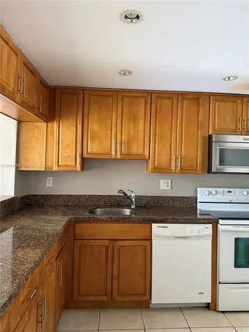 8020 N Colony Circle N Tamarac FL 33321