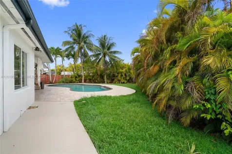 13611 SW 77th Street Miami FL 33183