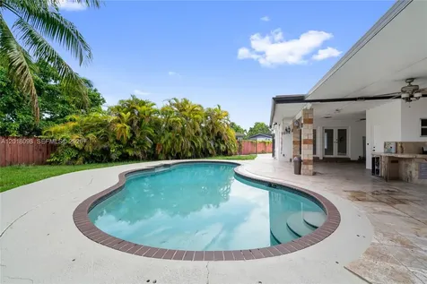 13611 SW 77th Street Miami FL 33183